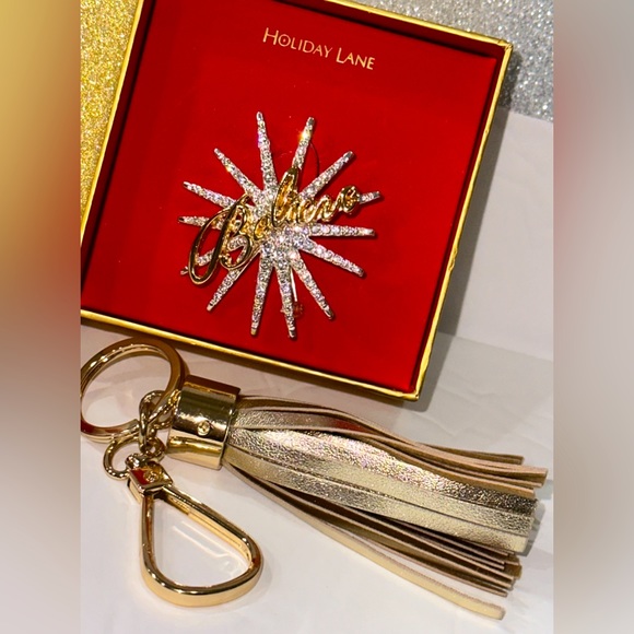 Holiday discount, bundle, two pieces golden brooch in keychain - Picture 1 of 9